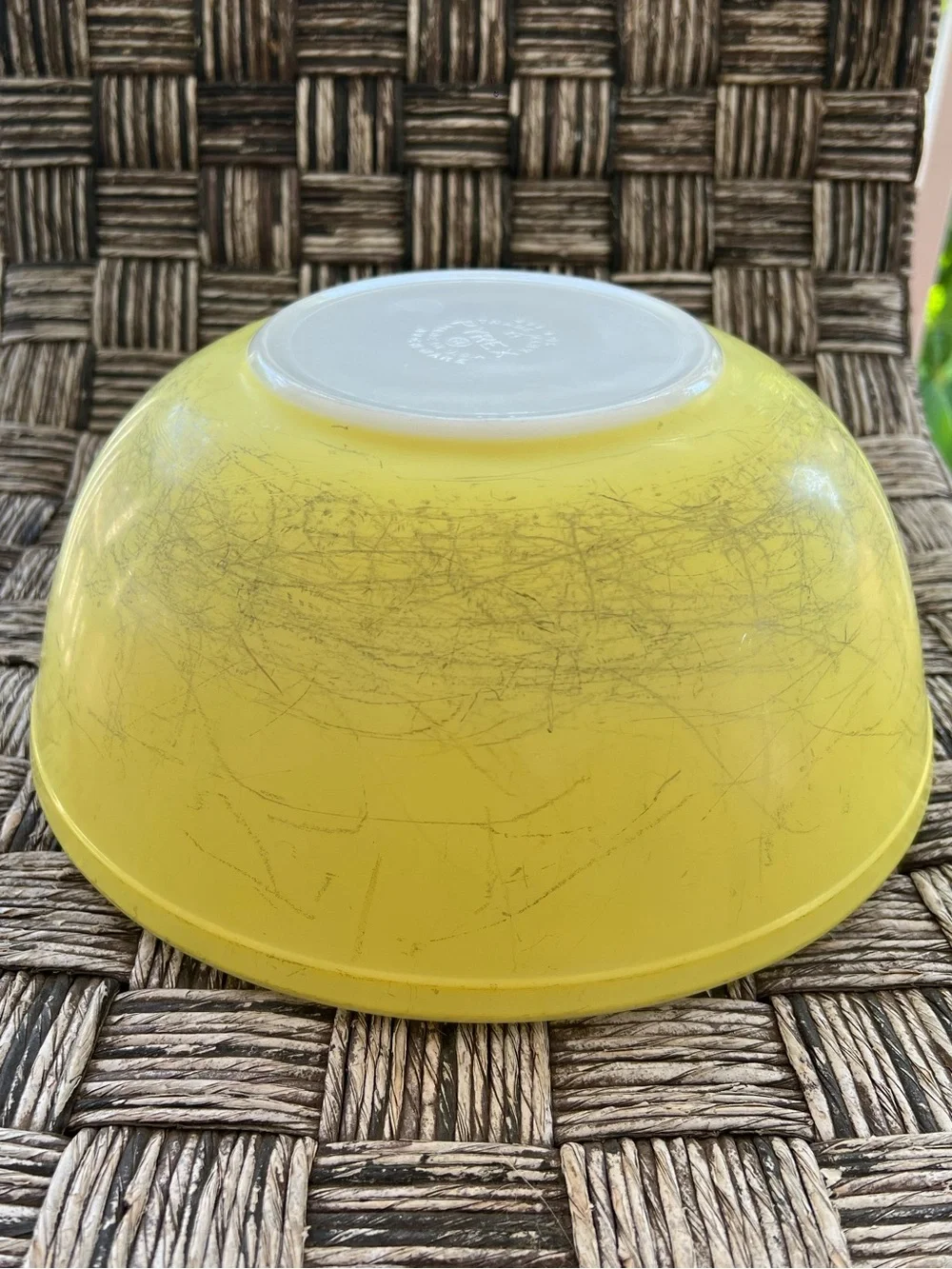 Vintage 4 Quart Pyrex Yellow Mixing Bowl